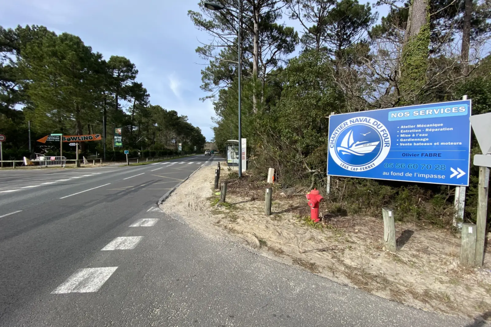 le panneau du chantier vu de la route principale, direction Bordeaux