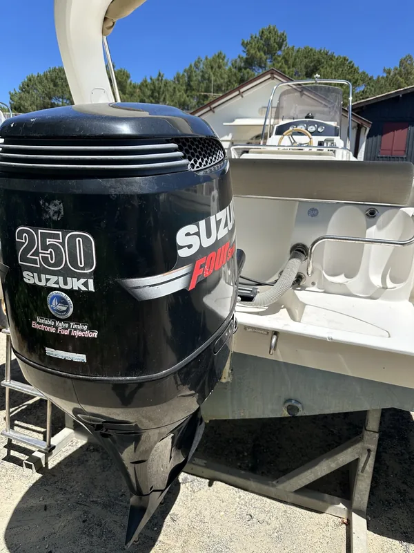 Un moteur Suzuki de 250 ch