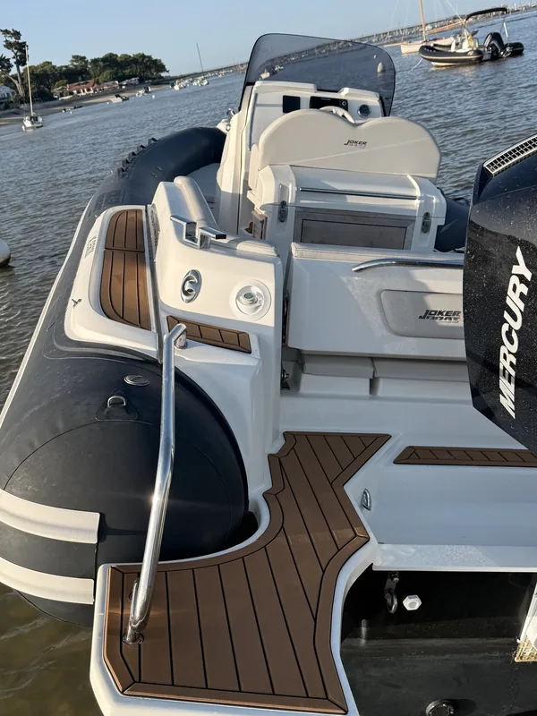 Le Clubman 28, son pont en teck