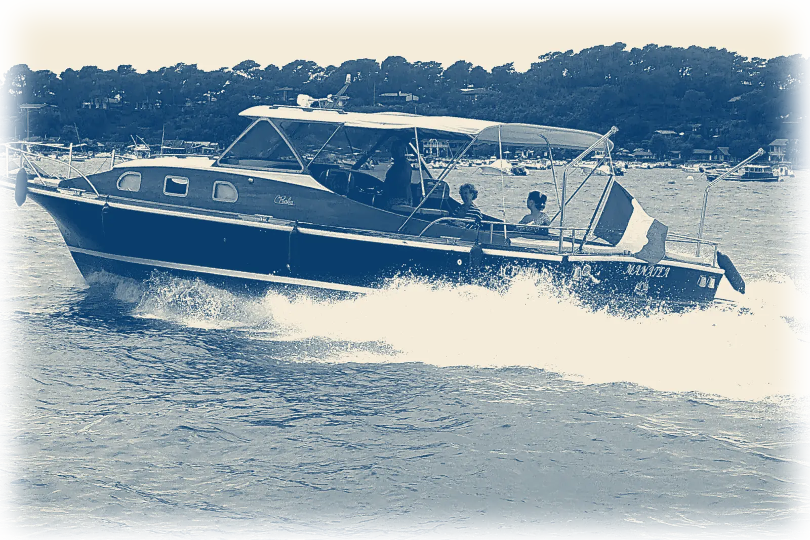 un bateau entretenu à l’année au chantier, en navigation sur le Bassin